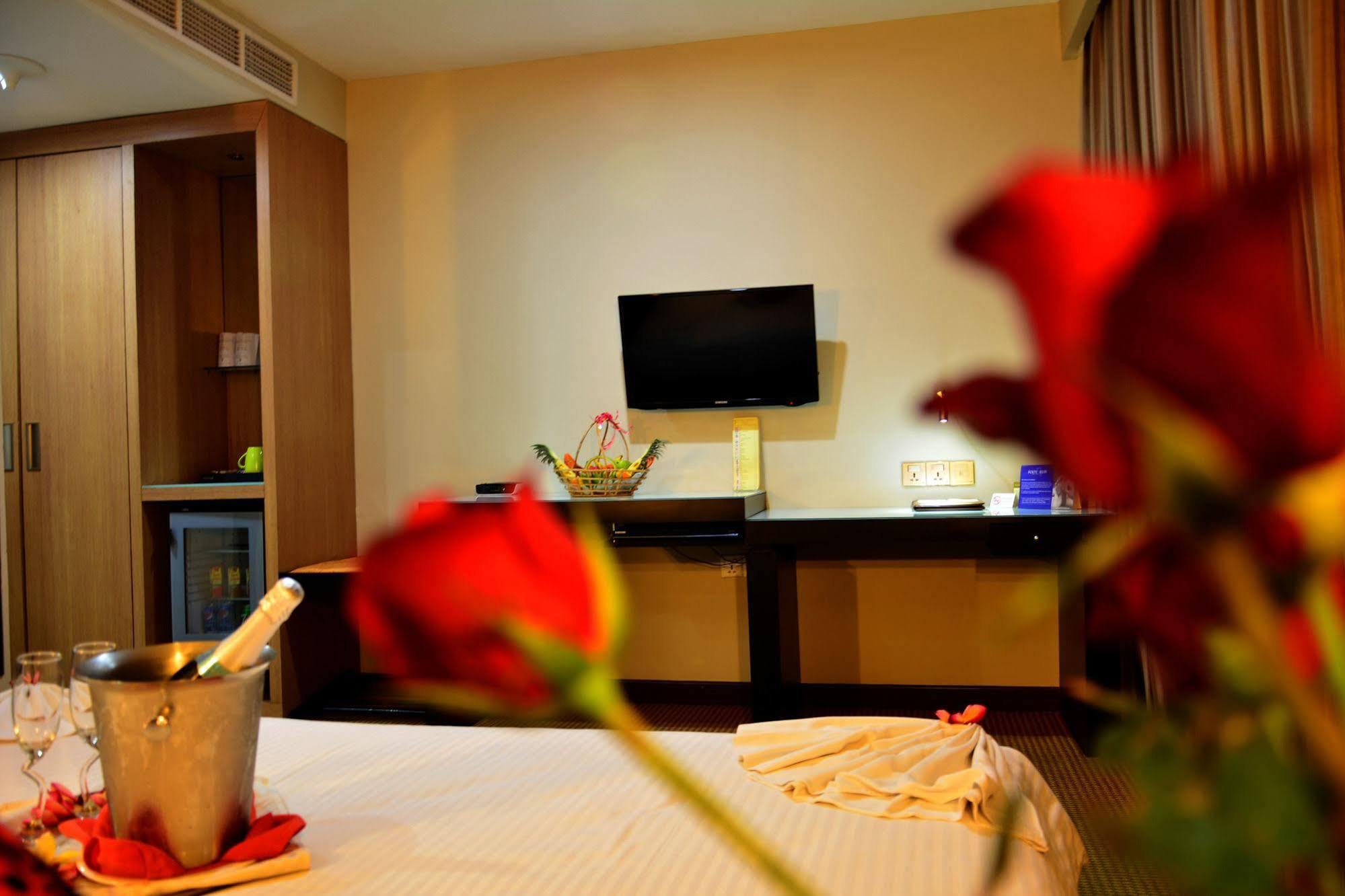 Pearl Grand Hotel Kolombo Bagian luar foto
